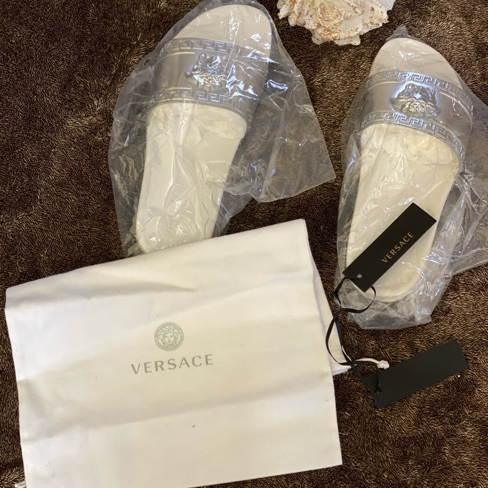 GORGEOUS VERSACE MEDUSA SLIDES - Picture 7 of 8